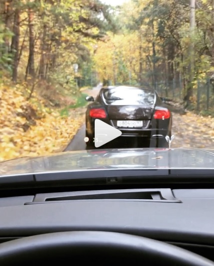 Прогулка по осеннему лесу на Bentley и Rolls Royce